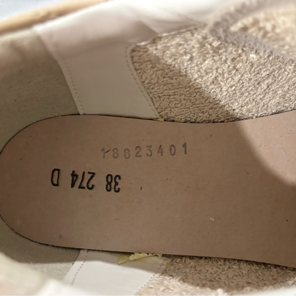 Golden Goose Cream Shoes with Smooth Leather Insole and Black Markings